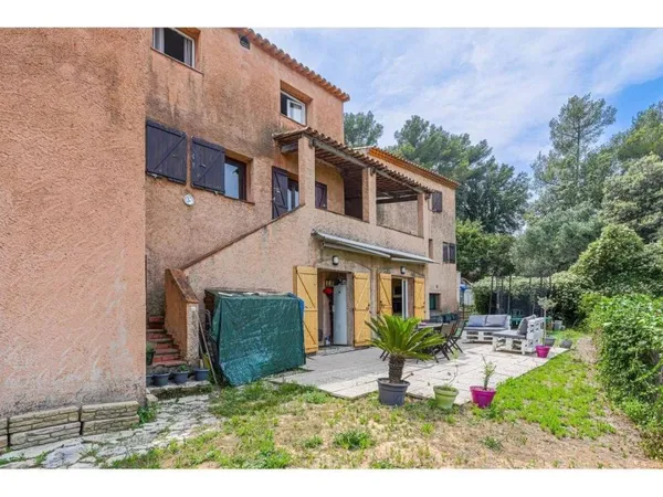 Maison 9 pièces 301 m²