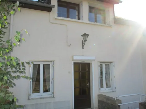 Morvan, maison avec garage, terrasse et jardin