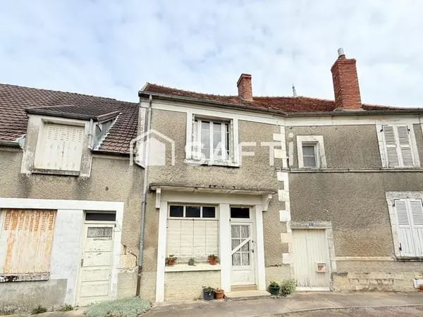 Maison d'habitation 9 pièces avec jardin