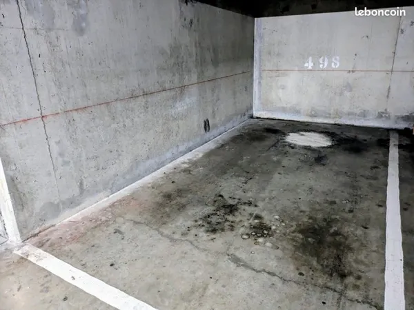Place de parking en sous-sol intérieur