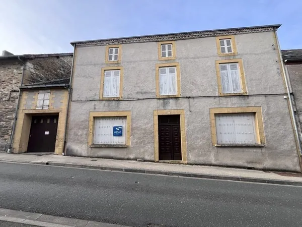 Maison de bourg de 8 pièces principales