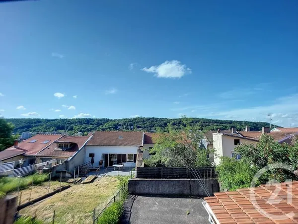 Bâtiment 270 m²