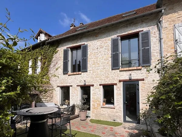 VILLENNES - Plein centre