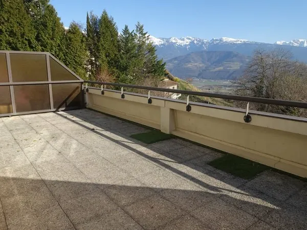 Corenc Village, dans copropriété de standing, spacieux T3 de