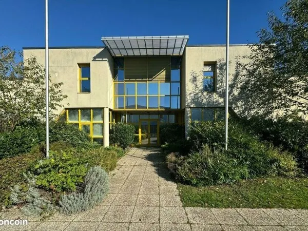 Bureaux 670 m² VILLEPINTE