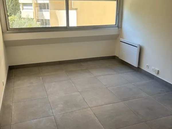 A Louer studio rénové Quartier Boutonnet