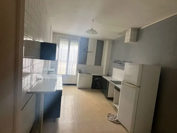 Appartement 3 chambres, 1 cuisine, 2 salles de bain