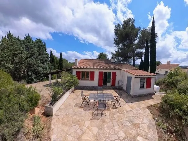 Maison individuelle avec vue et jardin (1005 m²) à Pouzols
