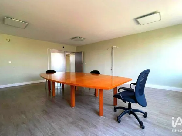 Local commercial 179 m²