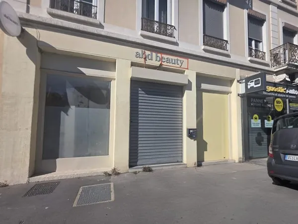 Local commercial 110 m²