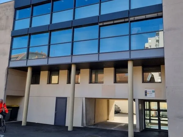Bureaux PMR centre-ville, 140m², avec parkings