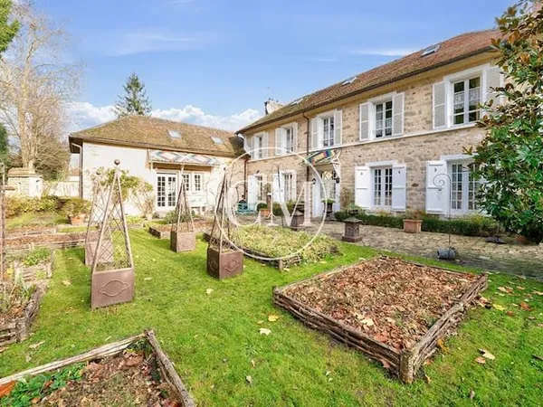 Maison 10 pièces 520 m²