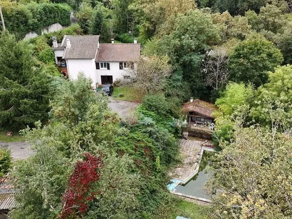Maison familiale 200 m2 au calme à Saint-Pierre-la-Palud