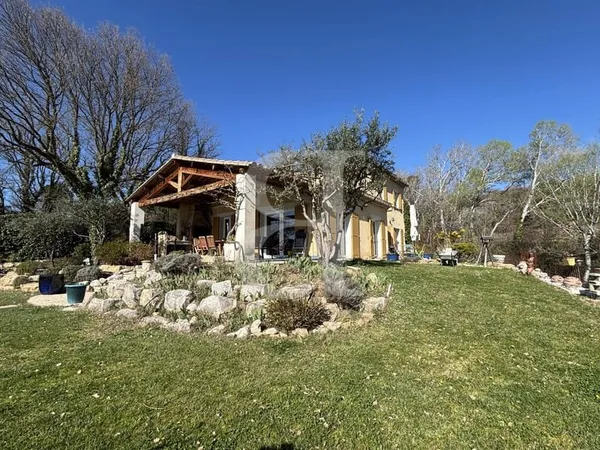 Charmante maison avec piscine et terrain à vendre proche de Vai