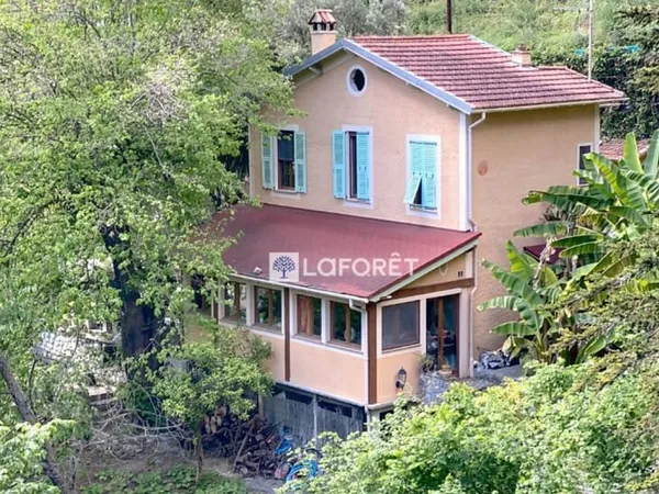 Villa sur les hauteurs de MENTON secteur MONT GROS