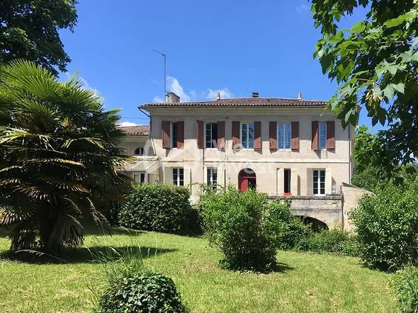 Maison 7 pièces 240 m²