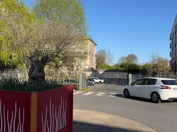 Place de parking sécurisée - Entre particuliers