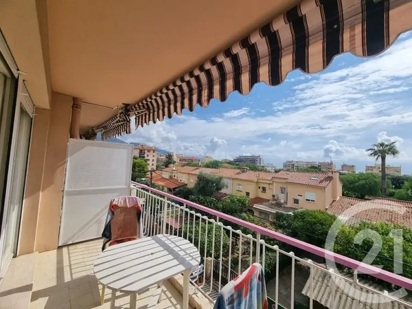 Studio 1 pièce 26 m²