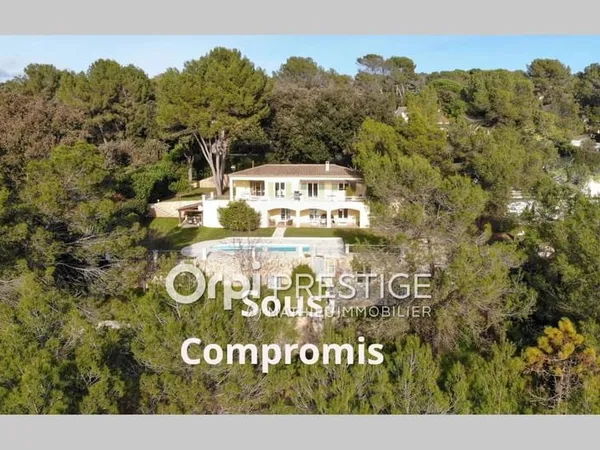 Maison 6 pièces 325 m²