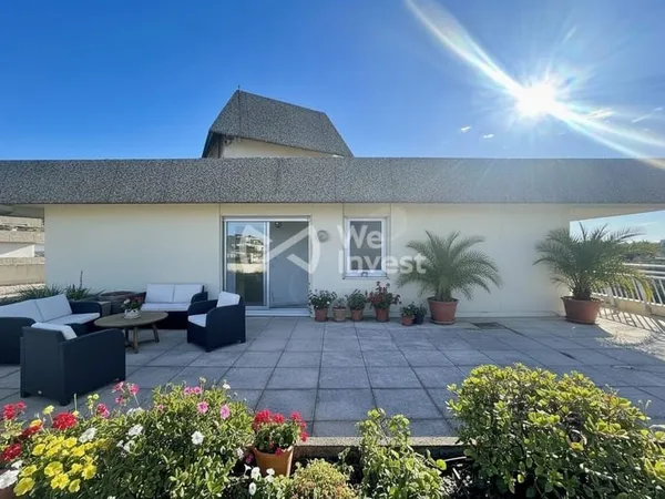 Appartement en dernier étage avec trés grande terrasse