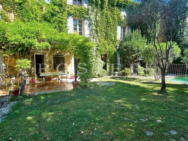 Vente - Authentique maison de village à rénover au coeur de Sain