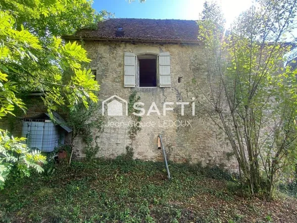 Maison de village avec grand terrain, primo ou locatif.