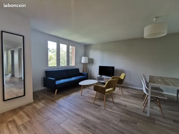 Chambre avec balcon et salle d'eau privative dans colocation Annemasse