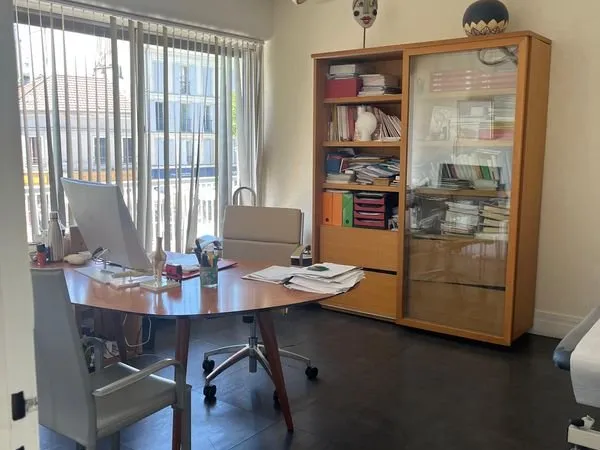 Bureau dans cabinet médical