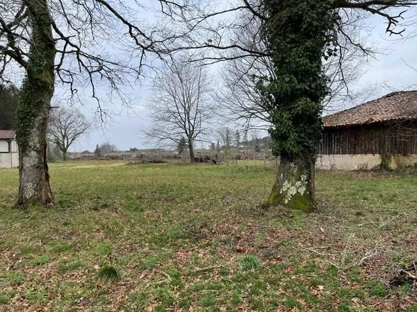 Terrain constructible 1681 m²