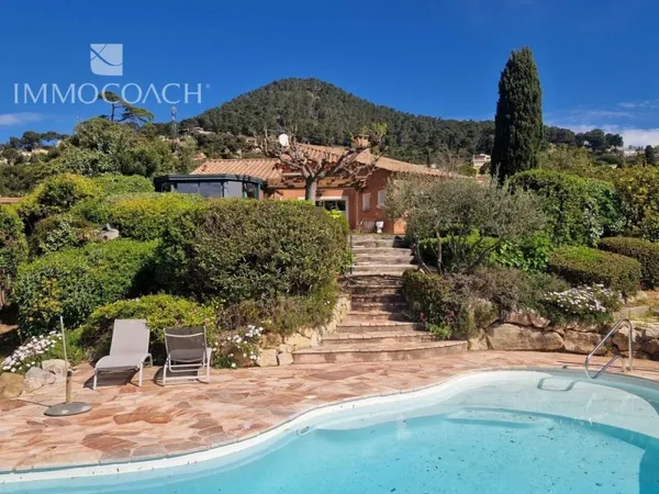 Carqueiranne Villa de plain pied proche village