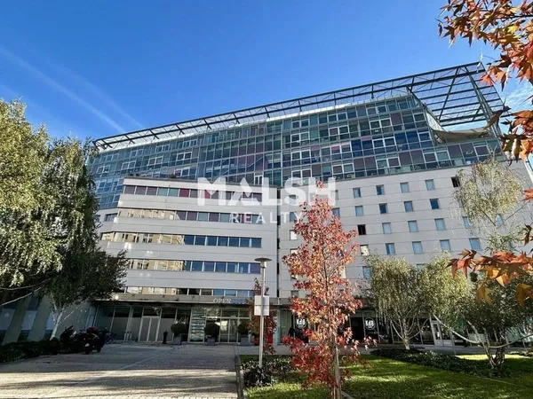 Bureaux 599 m²