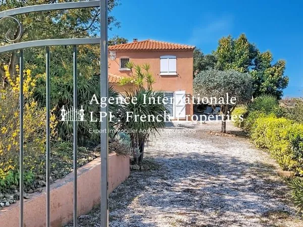 Propriété de type Bastide - 4 faces - Terrain arboré 2234 M² - Vue panoramique - Surface 132 M² - 66