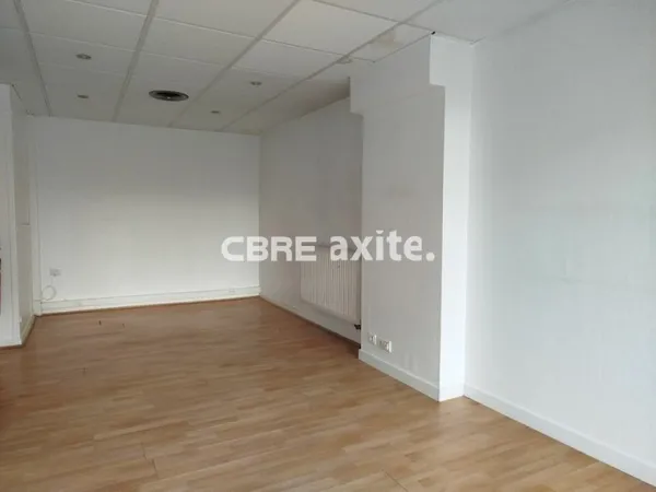 Local commercial 140 m²