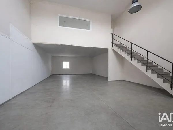 Immeuble commercial 555 m²