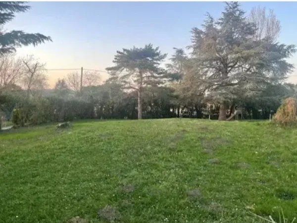 Terrain 600 m²