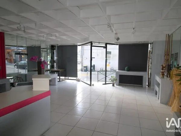 Immeuble commercial 105 m²