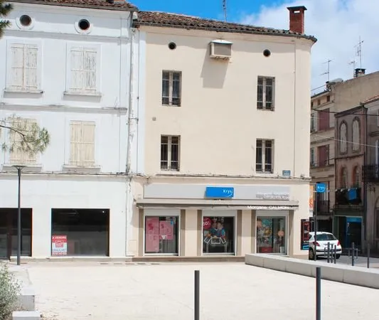 Lot de 2 immeubles mitoyens Revenu locatif mensuel 2700 E
