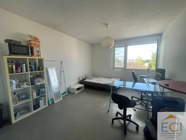 Studio MEUBLE de 23.82 m2 proximité IUT