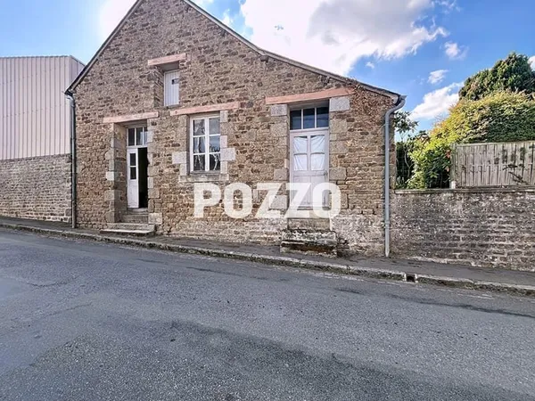 A Vendre - Landivy - Maison en pierre 150 m2 - Double garage - Terrain