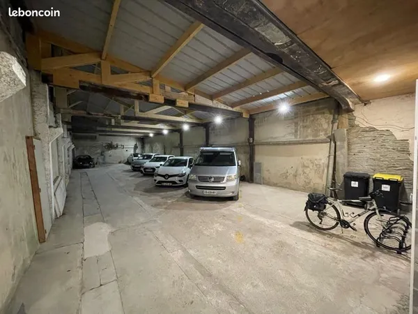 Place de parking / stationnement au sein d'un garage sécurisé. Quartier Bucaille / Duché/ proche cen