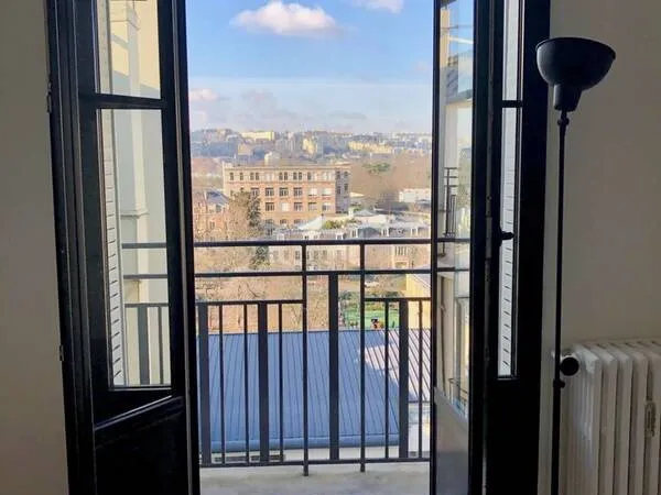 Joli studio en dernier étage avec ascenseur, BOULOGNE NORD,