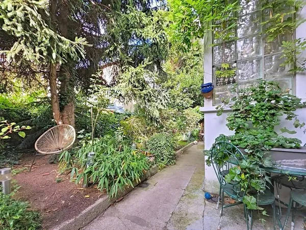 MAISON ANCIENNE AVEC JARDIN GARAGE ET CAVE