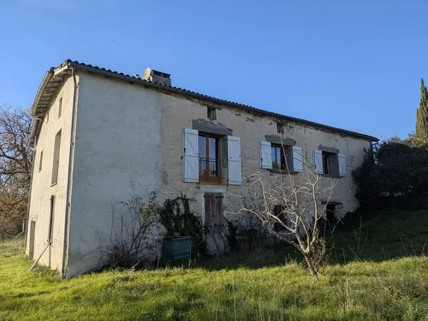 Ferme spacieuse de 220 m² avec maison d'amis et terrain équestre près de Moissac