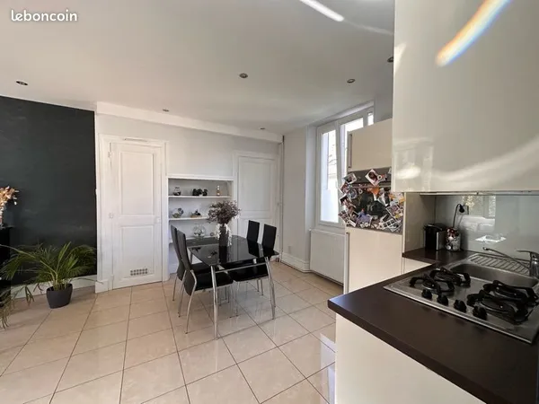 T2 53 m² rénové - Calme - Petite copropriété - Proche centre