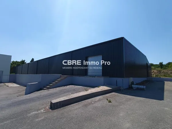 Local industriel 1800 m²