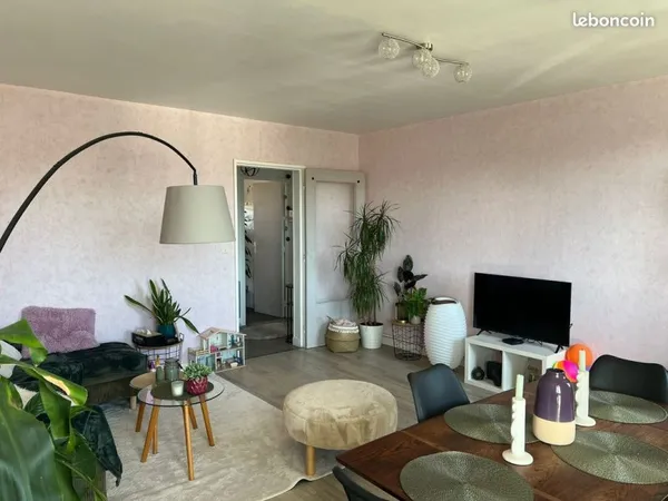 Loue appartement meublé 72m2 à Cosne-sur-Loire, 2 chambres, balcon, parking/cave, entre la Gare et l