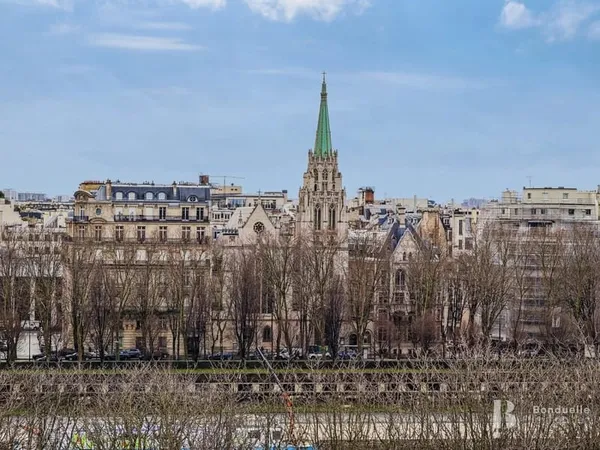 PARIS VIII - EXCEPTIONNELLE VUE TOUR EIFFEL - 7E ETAGE - SUPERBE APPARTEMENT DE 147 M2 - COURS ALBER