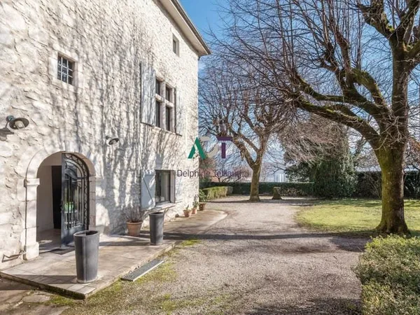 Maison 9 pièces 464 m²