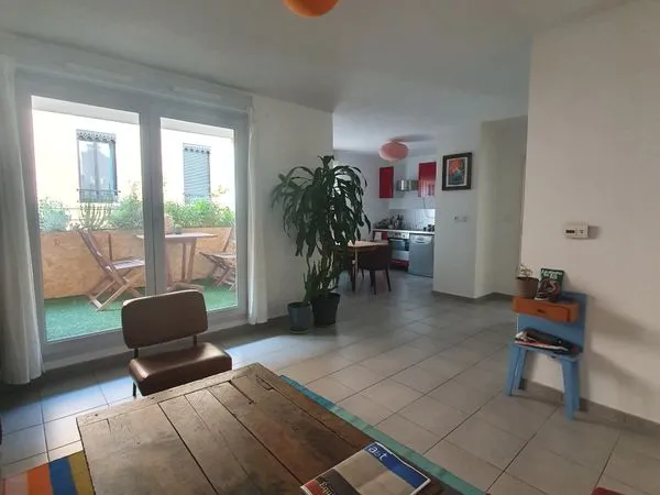 Loue appartement T3 avec terrasse et garage fermé