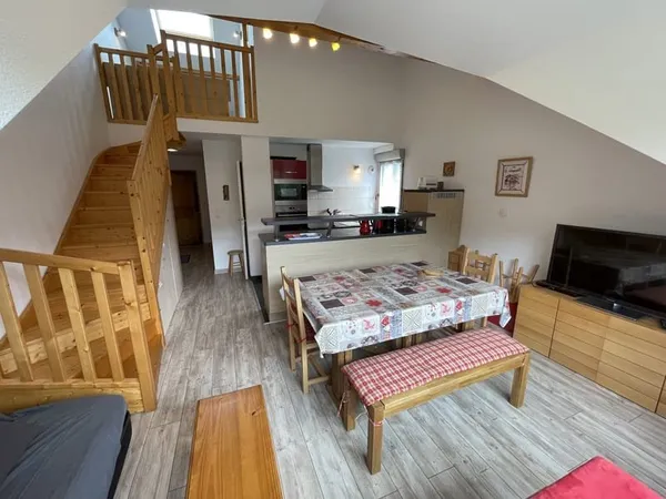 ' Sous compromis' MAGNIFIQUE T3 EN DUPLEX AVEC ALCOVE.